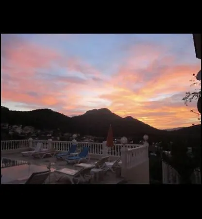 Remarkable 4-Bed Villa 빌라
